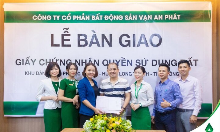 Vạn An Phát trao sổ đỏ dự án Golden Town I – Long Thành cho khách hàng