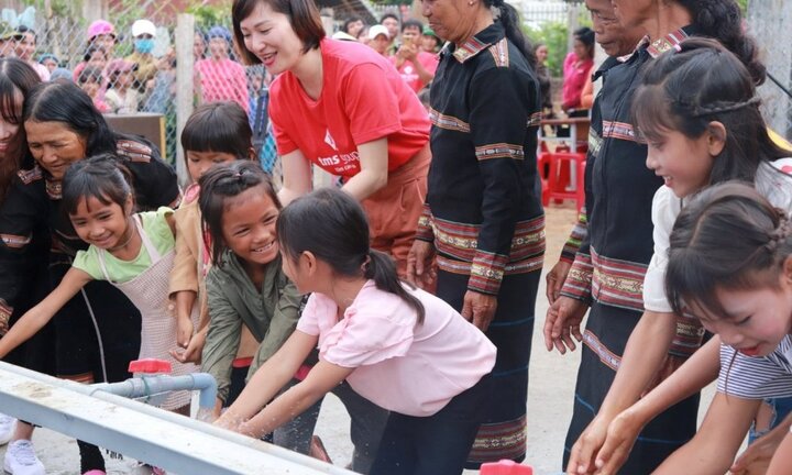 Người dân Mang Yang hân hoan đón nguồn nước sạch về bản làng