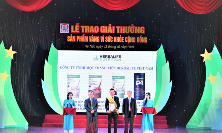Herbalife Việt Nam được vinh danh và nhận giải thưởng 'Sản phẩm vàng vì sức khỏe cộng đồng'