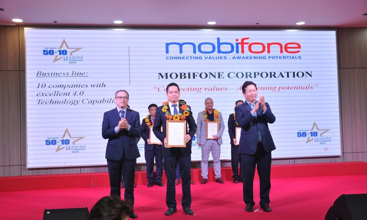 MobiFone nhận cú đúp danh hiệu doanh nghiệp CNTT hàng đầu Việt Nam 2019