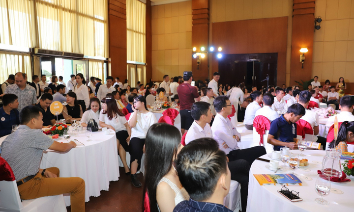 Hoa Xa Tower: Chen chân đặt chỗ tại lễ ra mắt dự án