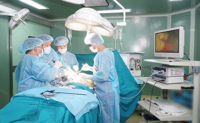 Làm thế nào để xử lý tình trạng sốc phản vệ sau phẫu thuật?