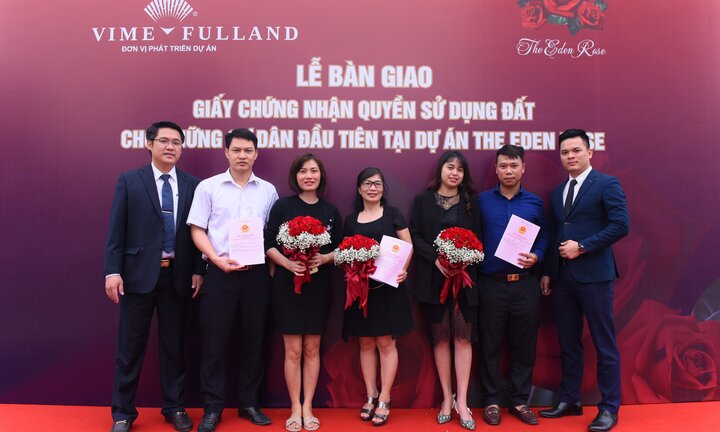 Lễ bàn giao sổ đỏ cho cư dân đầu tiên Dự án The Eden Rose
