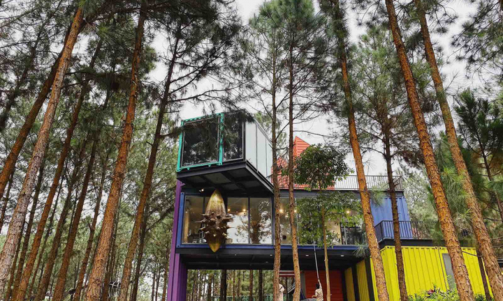 'Độc nhất vô nhị' mô hình Container Bar vừa khai trương giữa rừng thông Đại Lải