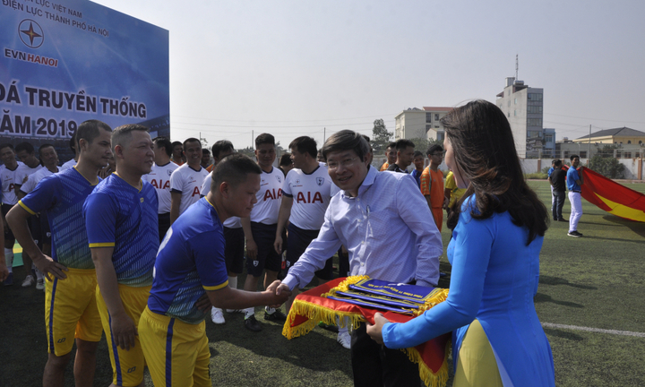 Giải bóng đá truyền thống EVNHANOI 2019: Sôi nổi, kịch tính ngay từ vòng đầu