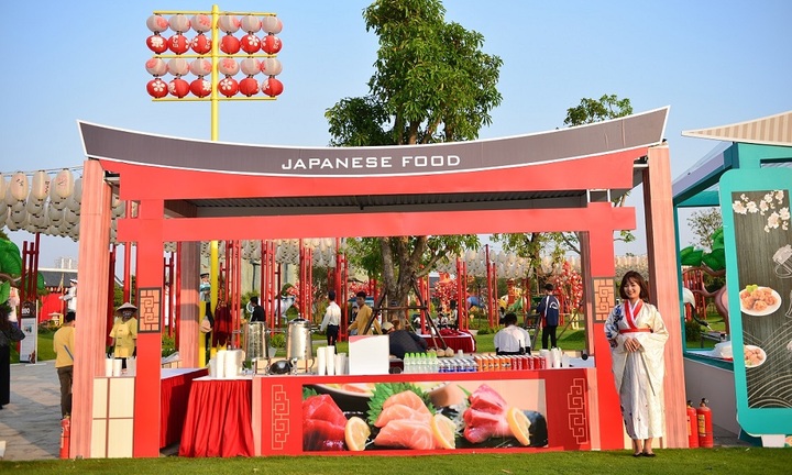 Cuối tuần náo nhiệt tại trung tâm mới phía Tây Hà thành