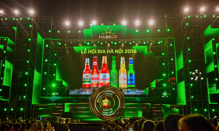 Người dân Phú Thọ nô nức rủ nhau tới Lễ hội Bia Hà Nội 2019