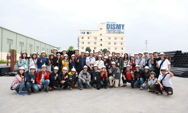 Sinh viên Đại học Xây dựng thăm quan thực tế Nhà máy sản xuất Ống nhựa Dismy