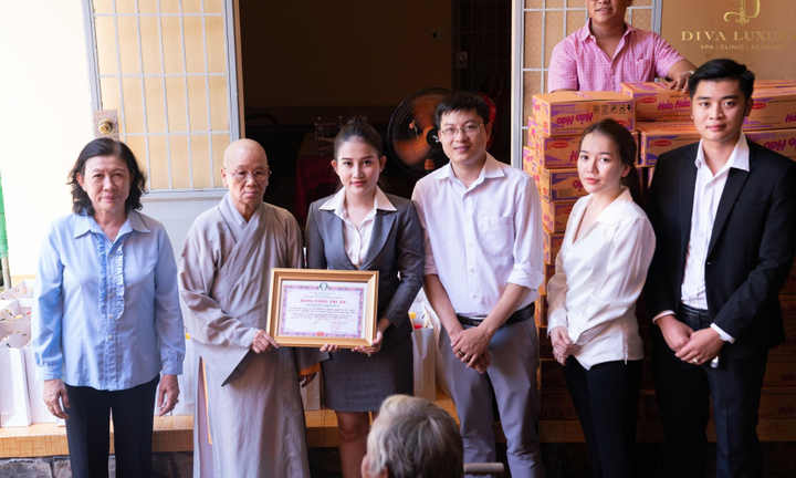 Viện thẩm mỹ Diva thăm hỏi và tặng quà cho gia đình có hoàn cảnh đặc biệt tại Đồng Nai