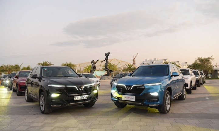 Cộng đồng VinFaster phấn khích, tự hào trên hành trình của 'đoàn xe quốc kỳ'