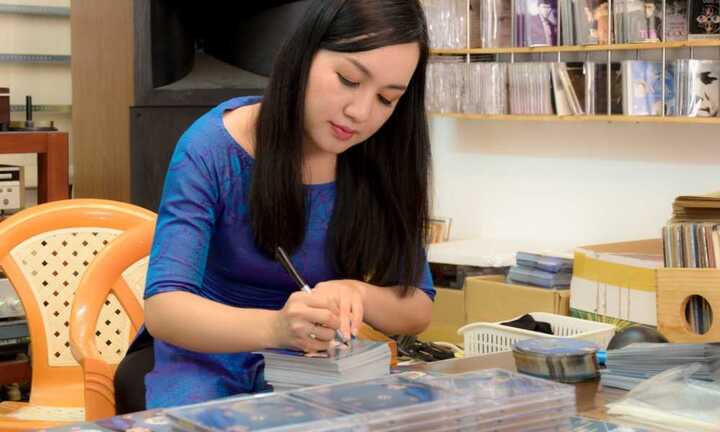 'Vua nhạc sến' Vinh Sử bệnh nặng vẫn nhận lời đóng MV cùng ca sĩ Hà Vân