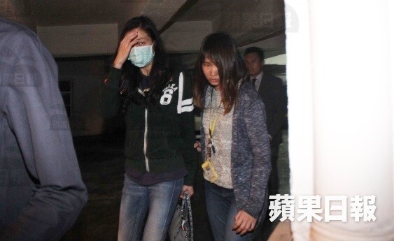 Con gái Thành Long gọi cảnh sát đến bắt giam mẹ