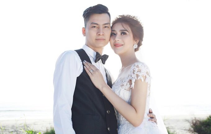 Giữa tin đồn rạn nứt với chồng, Lâm Khánh Chi viết: Quyết định nào cũng đắng cay