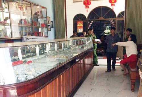 Bắt nghi can trộm hơn 100 lượng vàng