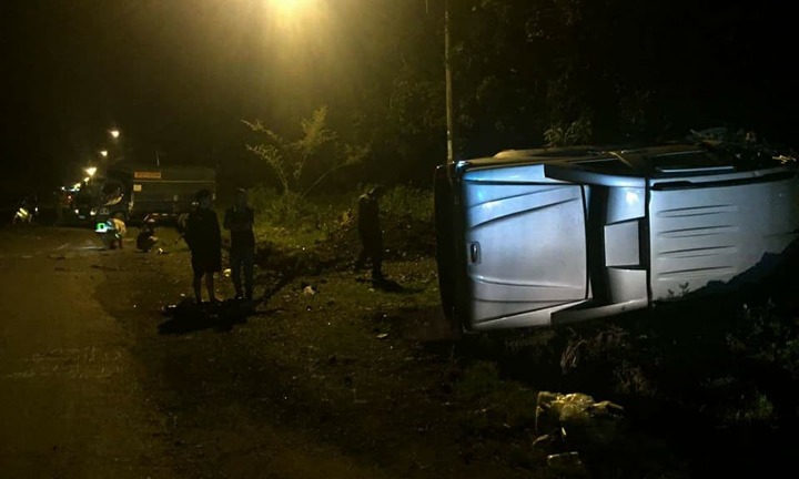 Truy tìm tài xế xe bán tải gắn biển số giả chở thuốc lá lậu gây tai nạn rồi bỏ chạy