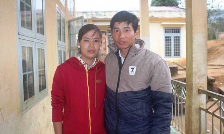 Chuyện tình đẹp như phim của những giáo viên 'gieo chữ' nơi cổng trời