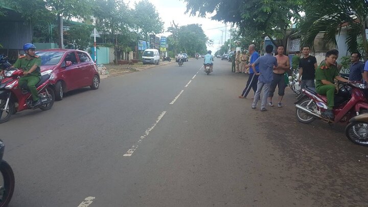 Giám đốc Công an Đắk Lắk giải cứu con tin bị kẻ ngáo đá khống chế