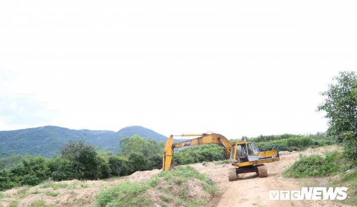 Khai thác đất rầm rộ ở Bình Định, chính quyền xã phân trần lý do buông lỏng quản lý