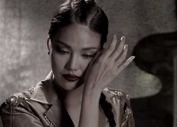Quản lý Lan Khuê tiết lộ: 'Đây là một cô gái... sơ hở sẽ khóc'