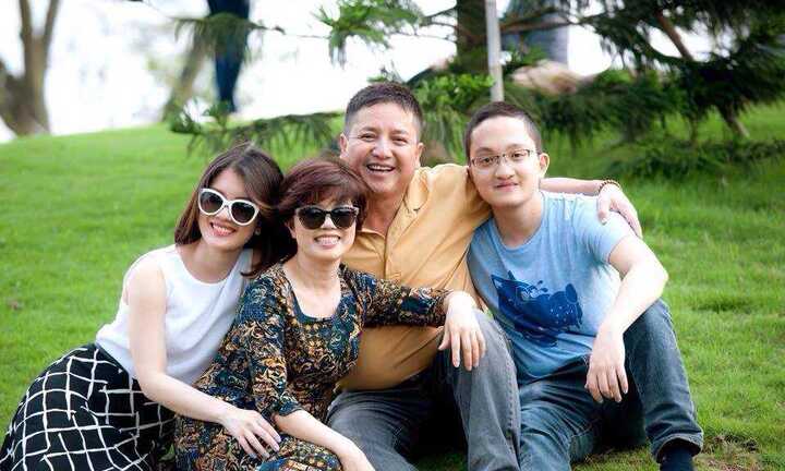 NSƯT Chí Trung: 'Vợ chồng tôi cãi nhau để cả chung cư nín thở theo dõi à?'