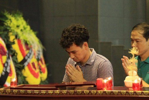 Xuân Bắc, Công Lý, Vân Dung thẫn thờ tiễn biệt nghệ sĩ Duy Thanh