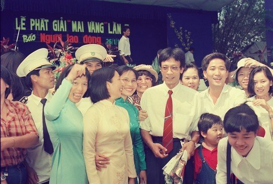 Bất ngờ với loạt hình ảnh thời trẻ của MC Lại Văn Sâm