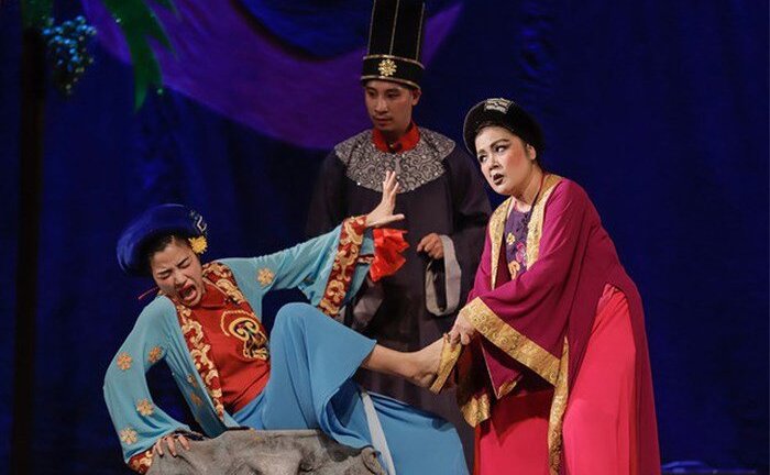Bỏ bớt chi tiết tàn bạo, kịch 'Tấm Cám' do đạo diễn người Singapore dàn dựng hút khán giả