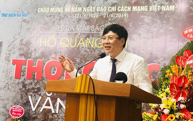 Phó Chủ tịch Thường trực Hội Nhà báo Việt Nam Hồ Quang Lợi ra mắt sách 'Thời cuộc và văn hóa'