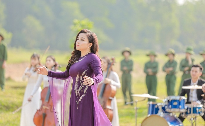 NSƯT Tố Nga sử dụng 400 diễn viên quần chúng để quay MV