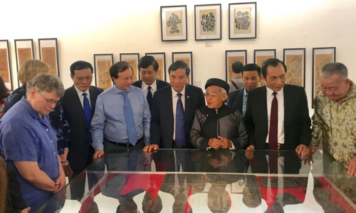 Khai mạc triển lãm 'Tranh dân gian Đông Hồ xưa và nay' tại Hà Nội