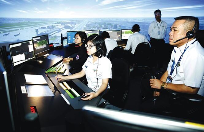 Ảnh: Bật mí công việc của những người hùng thầm lặng lo an toàn tuyệt đối cho các chuyến bay