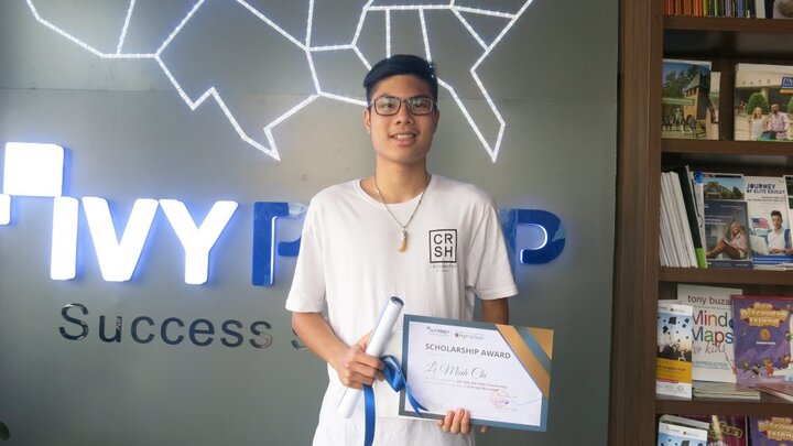 Chàng trai lớp 10 nhận học bổng gần 300 triệu đồng luyện thi bằng Tú tài Mỹ