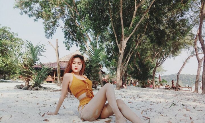 Nữ sinh Sư phạm làm người mẫu nội y phản pháo chỉ trích từ mạng xã hội