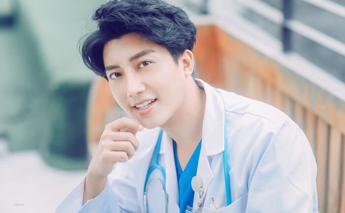Ảnh: 'Hồn siêu phách lạc' trước vẻ đẹp vạn người mê của các bác sĩ nam thần