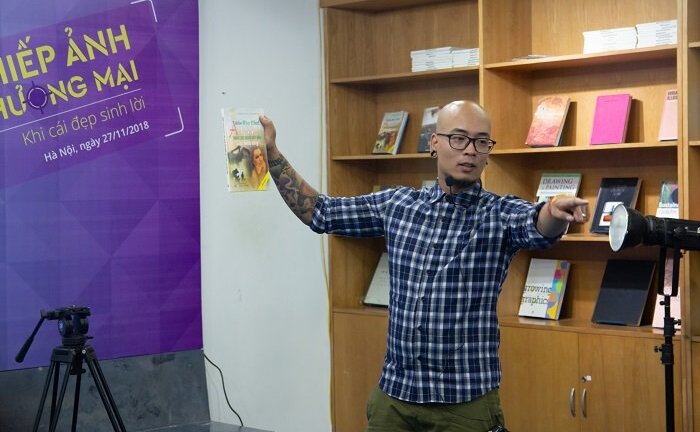 Sinh viên háo hức nghe chuyên gia nổi tiếng chia sẻ 'khi cái đẹp sinh lời'