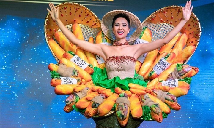 NTK Đỗ Trịnh Hoài Nam: 'Khó chấp nhận được hình ảnh hoa hậu mang bánh mì vào phần thi quốc phục'