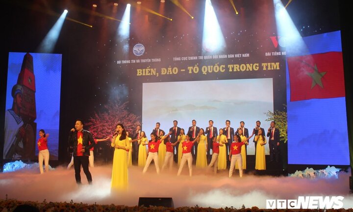 'Biển, đảo - Tổ quốc trong tim': Lời tri ân những chiến sĩ bám đảo quê hương