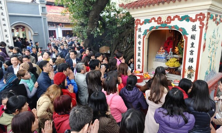 Bộ GD&ĐT yêu cầu cán bộ, giáo viên không đi lễ hội trong giờ hành chính