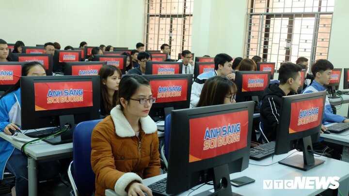 Hàng trăm thí sinh thi Olympic trực tuyến các môn khoa học Mác-Lênin và Tư tưởng Hồ Chí Minh