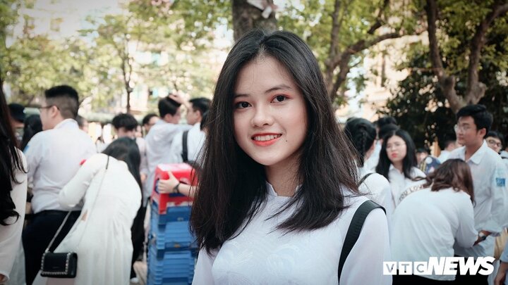 Ảnh: Nữ sinh Phan Đình Phùng, Hà Nội xinh tươi trong ngày bế giảng
