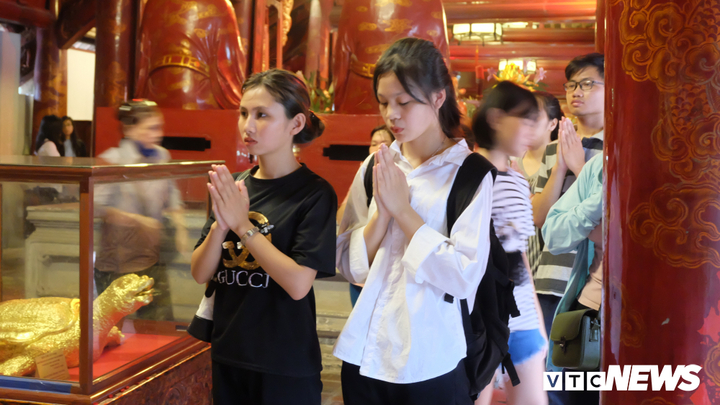 Thí sinh kiêng ăn chè đỗ đen, kiêng cắt tóc để tránh gặp xui trước ngày thi THPT Quốc gia 2019