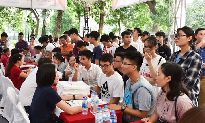 Đại học hạ điểm sàn kịch đáy 'vét' thí sinh: Các trường phải chịu trách nhiệm với xã hội