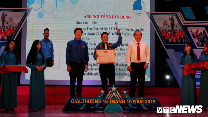 15 cán bộ xuất sắc vinh dự giành giải thưởng '15 tháng 10'