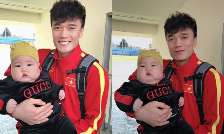 U23 Việt Nam 'phát sốt' với bé con má phính tại Hàn Quốc