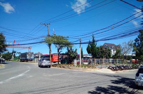 Nạn 'xe dù, bến cóc' lộng hành: Hiện tượng kì lạ từ việc nâng cấp bến xe