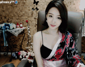 Một ngày làm việc của MC nguy cơ bị đuổi vì cử chỉ gợi dục