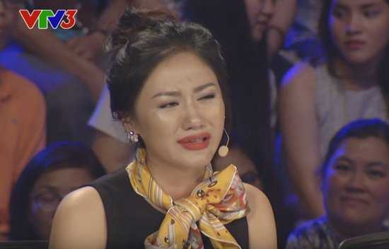 Văn Mai Hương phản pháo khi bị tố diễn lố trên sóng VTV