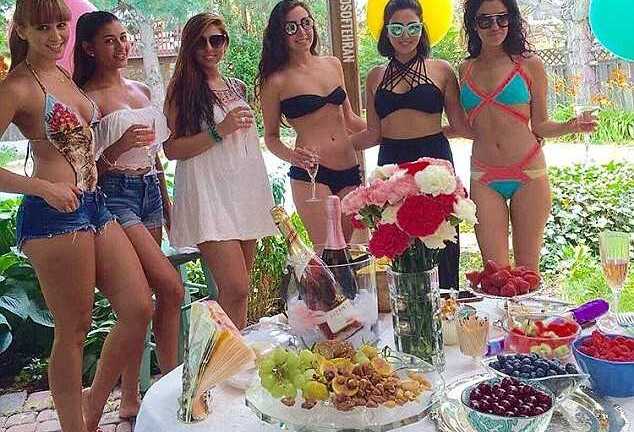 Choáng với cuộc sống xa hoa của hội con nhà giàu ở Iran