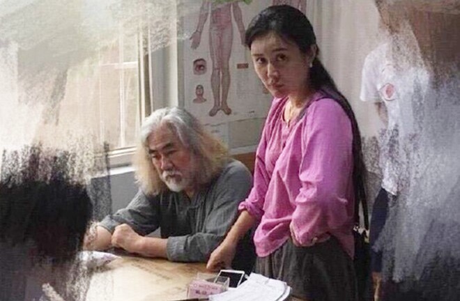 Ông trùm phim võ hiệp Kim Dung lộ ảnh qua đêm với gái trẻ