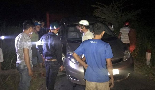 Nhật Kim Anh thoát chết khi xe nổ lốp lao vào thành cầu